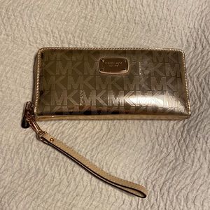 Micheal Kors rose gold wallet